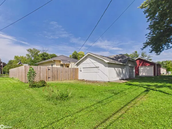 508 3rd AVE, Oskaloosa, IA 52577