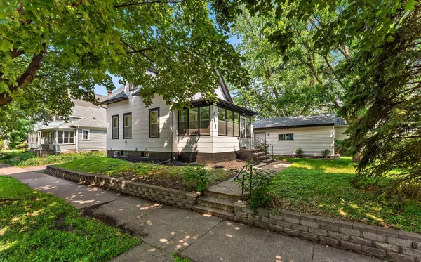 1467 Charles AVE, Saint Paul, MN 55104