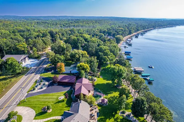 1380 S Shore DR, Detroit Lakes, MN 56501
