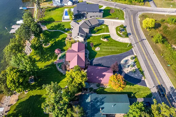 1380 S Shore DR, Detroit Lakes, MN 56501