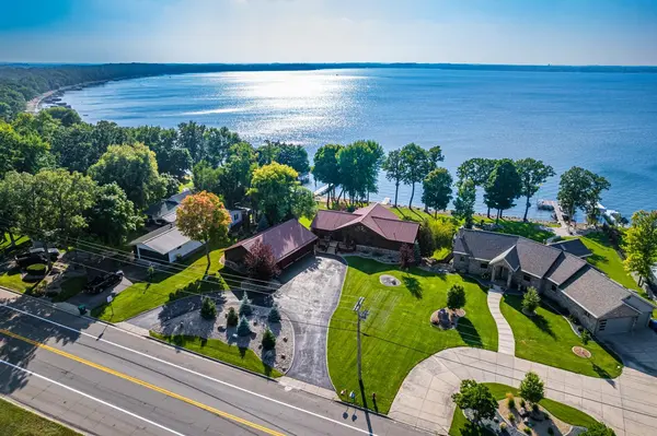 1380 S Shore DR, Detroit Lakes, MN 56501