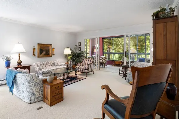 7250 Lewis Ridge Pkwy #112, Edina, MN 55439
