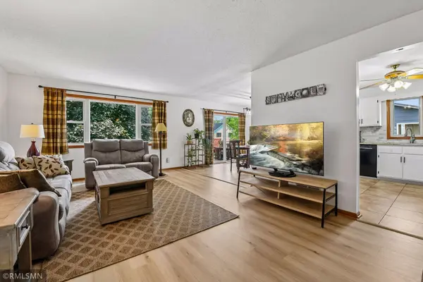 1016 Bluff Pointe DR, Chaska, MN 55318