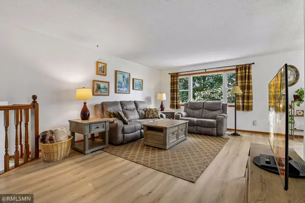 1016 Bluff Pointe DR, Chaska, MN 55318
