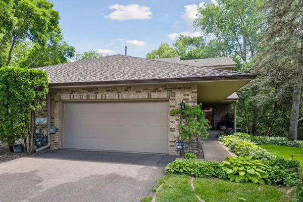 1140 Hollybrook DR, Wayzata, MN 55391