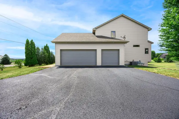 9352 67th ST NW, Annandale, MN 55302