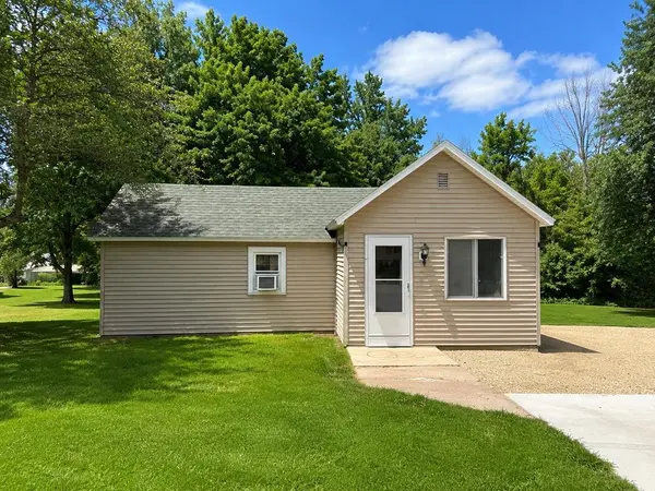 613 S Grant ST, Houston, MN 55943