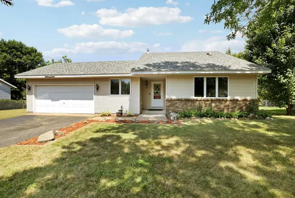 6168 Cougar TRL, North Branch, MN 55056