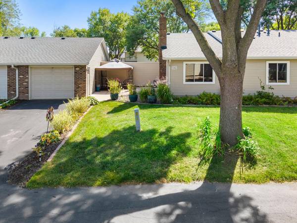 9362 Ranchview LN N, Maple Grove, MN 55369