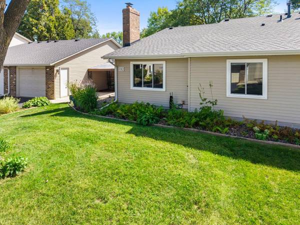 9362 Ranchview LN N, Maple Grove, MN 55369