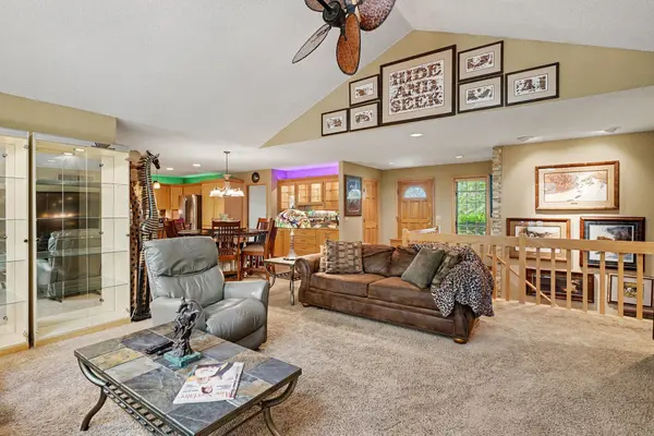 2003 Safari Heights TRL, Eagan, MN 55122