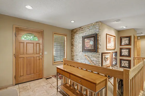 2003 Safari Heights TRL, Eagan, MN 55122