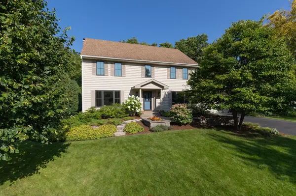 9017 Larkspur LN, Eden Prairie, MN 55347
