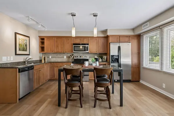 5412 France AVE S #112, Edina, MN 55410