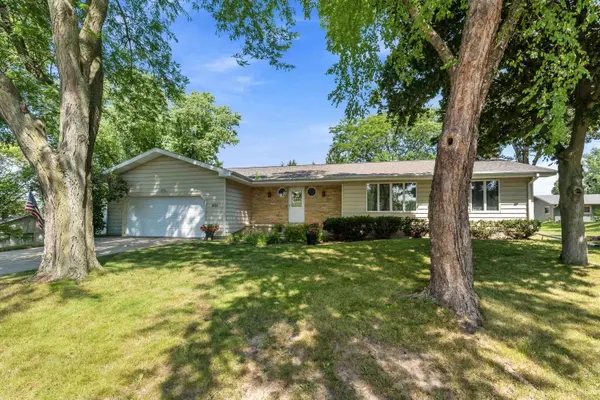 425 COLLEGE CT, Beaver Dam, WI 53916