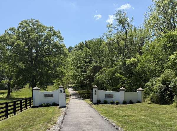 1395 Roy Sellers Rd, Columbia, TN 38401