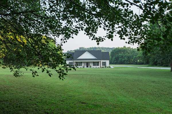 4518 Dry Fork Rd, Hampshire, TN 38461