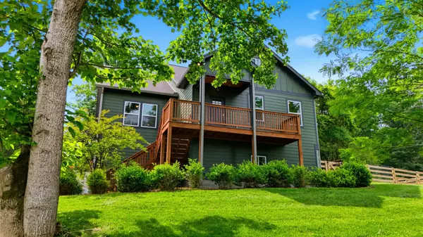 157 Lena Loop, Burns, TN 37029