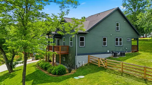 157 Lena Loop, Burns, TN 37029