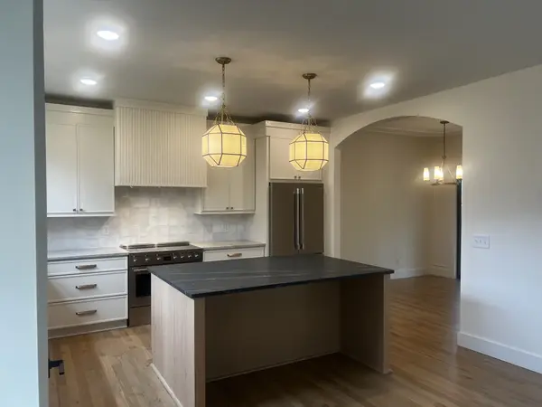 5555 Knob Rd, Nashville, TN 37209