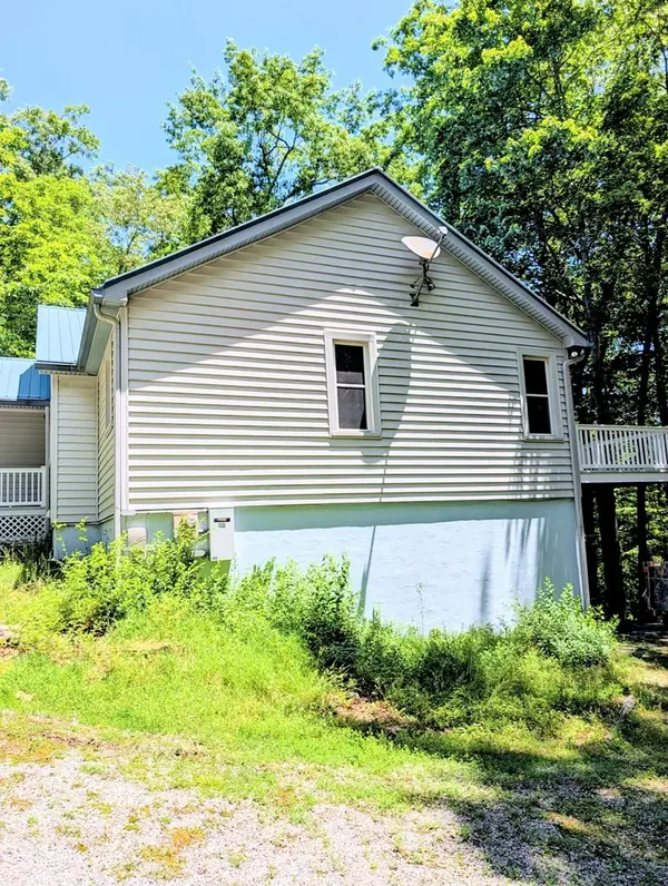 446 E Cove Rd, Monterey, TN 38574