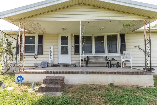 622 Vass Ln, Hopkinsville, KY 42240