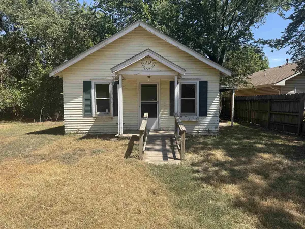 218 N Oak St, Goddard, KS 67052