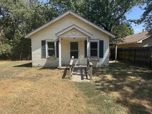 218 N Oak St, Goddard, KS 67052