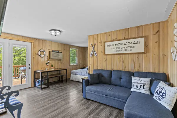 8 Kings Cove Lane, Reeds Spring, MO 65737
