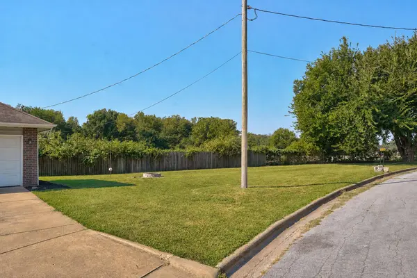 3430 W Riverside ST, Springfield, MO 65807