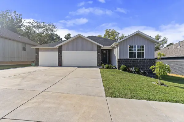 1502 W Parkview ST, Ozark, MO 65721