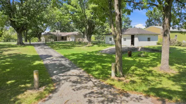 3001 N Weaver RD, Ozark, MO 65721