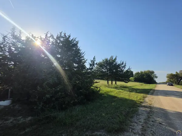 11312 Lakeview DR, Manhattan, KS 66503