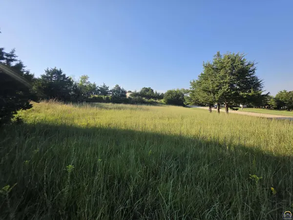 11312 Lakeview DR, Manhattan, KS 66503