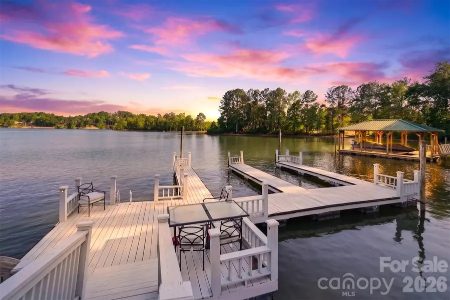 19 Heron Cove LOOP #B, Hickory, NC 28601