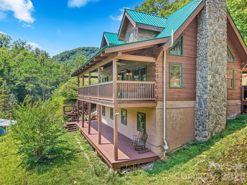 2560 Round Hill RD, Bryson City, NC 28713