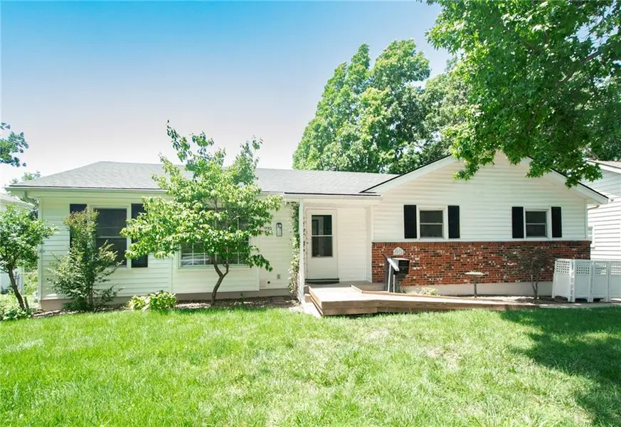 9912 Oakridge DR, Overland Park, KS 66212