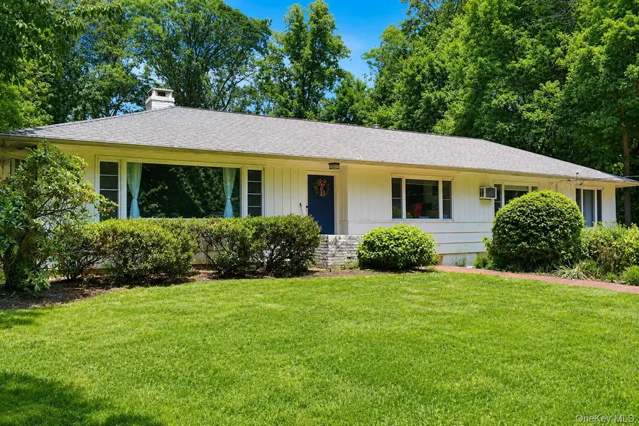 46 Mayfair DR, Huntington, NY 11743