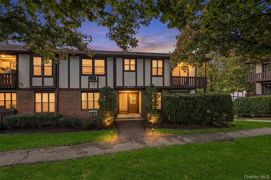 631 Sierra Vista LN, Valley Cottage, NY 10989