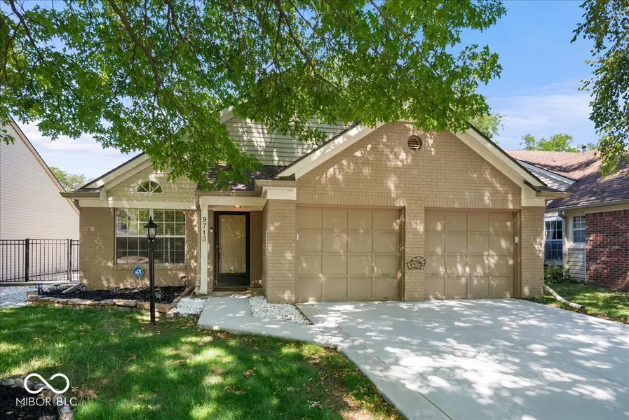 9713 Spruce LN, Fishers, IN 46038