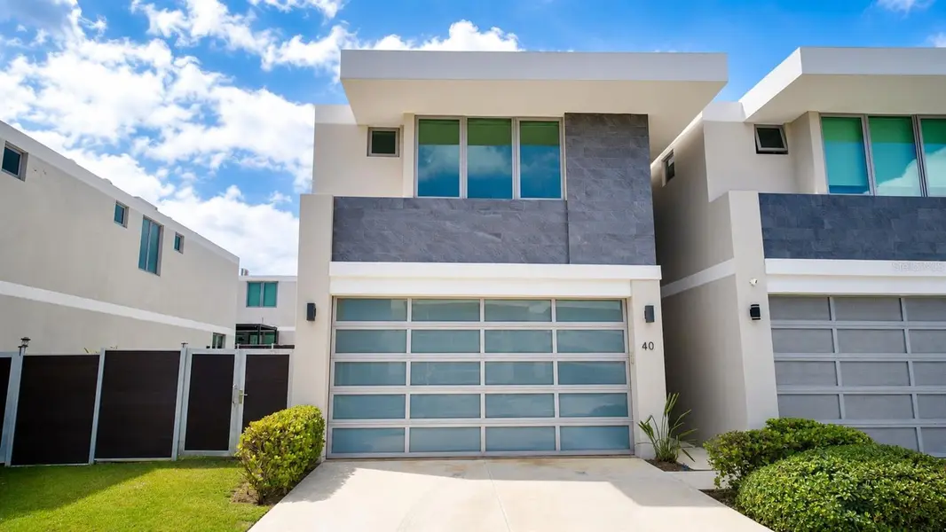 URB RIVIERA COURT #40, Bayamon, PR 00959