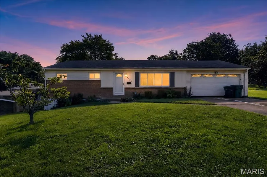 5500 Donbar DR, St Louis, MO 63121