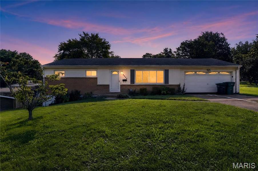 5500 Donbar DR, St Louis, MO 63121