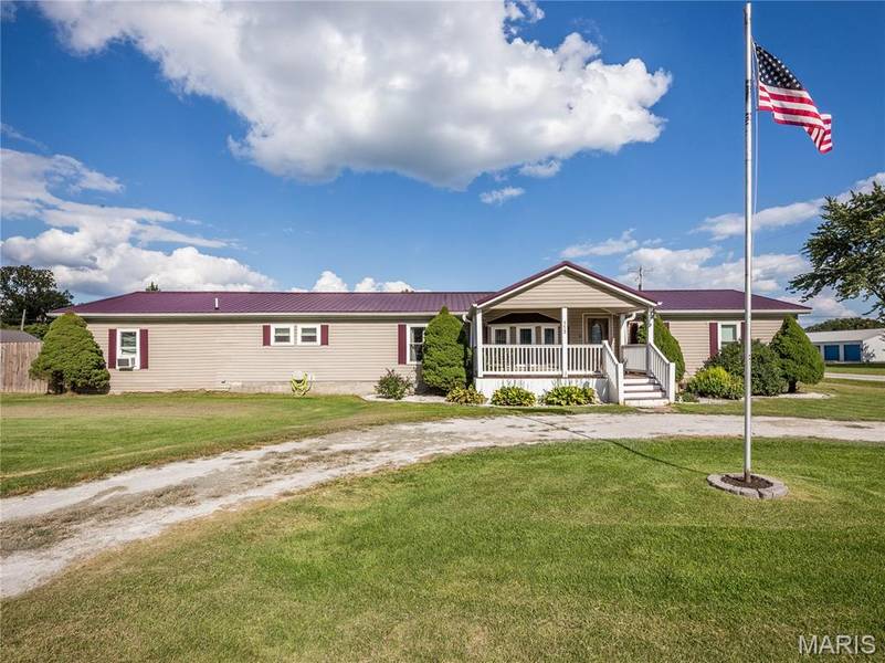 112 Schmidt ST, Wilsonville, IL 62093
