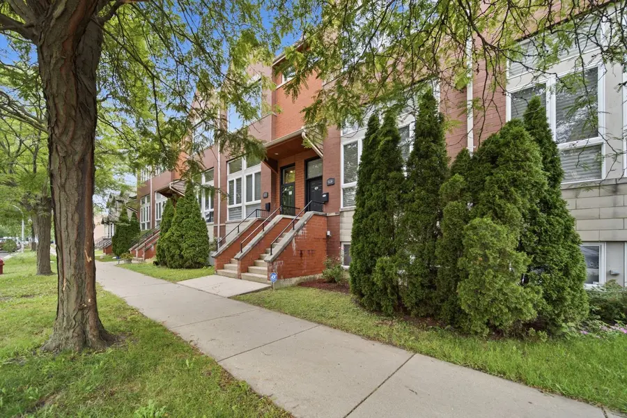6336 N Sacramento AVE, Chicago, IL 60659