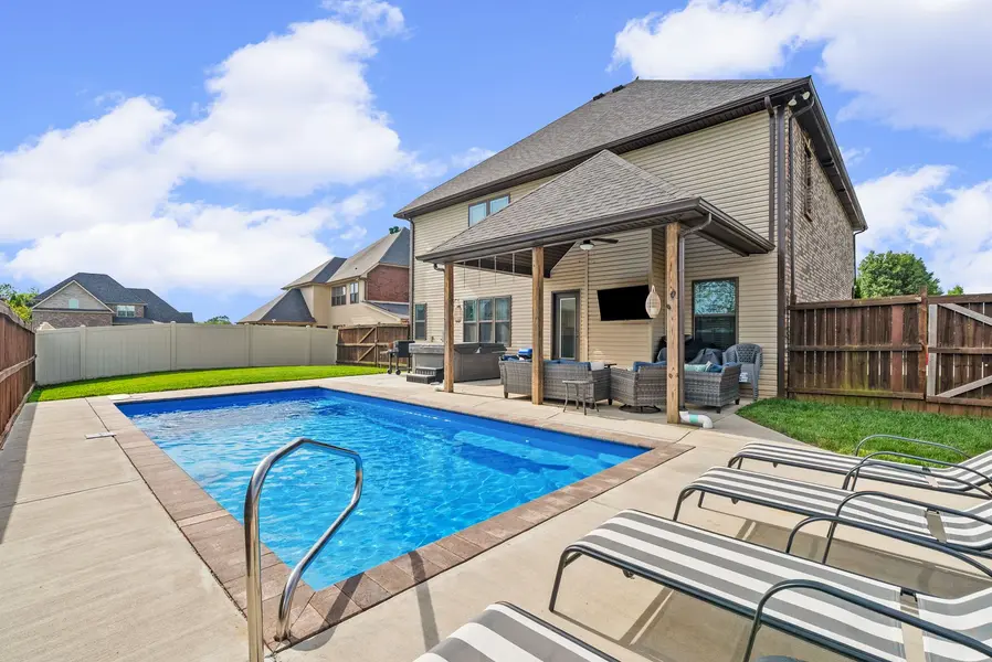 295 Castleton Ct, Clarksville, TN 37043