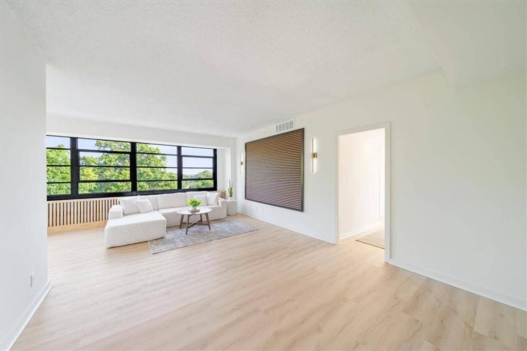 333 W Meyer BLVD #512, Kansas City, MO 64113