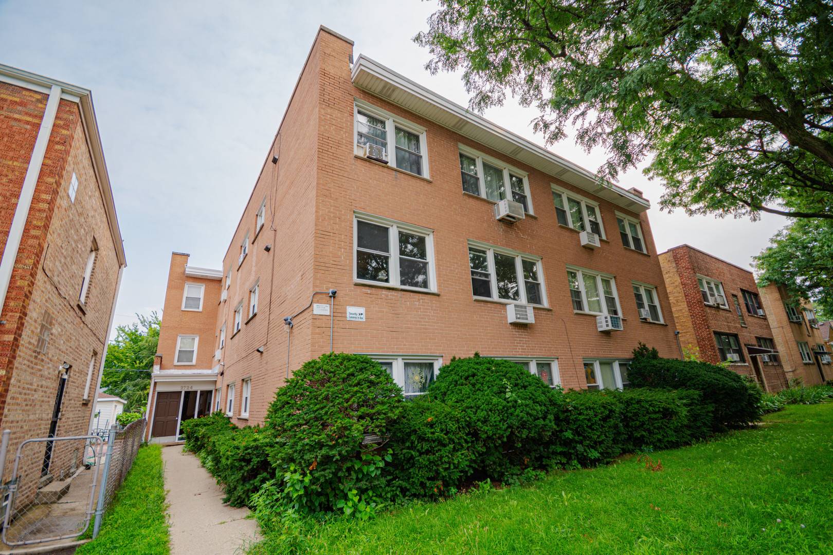 2724 W Berwyn AVE #2B, Chicago, IL 60625