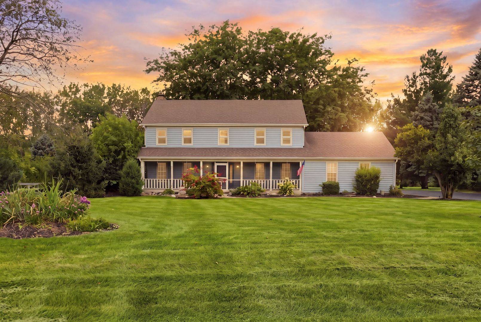 7N660 Cloverfield CIR, St. Charles, IL 60175