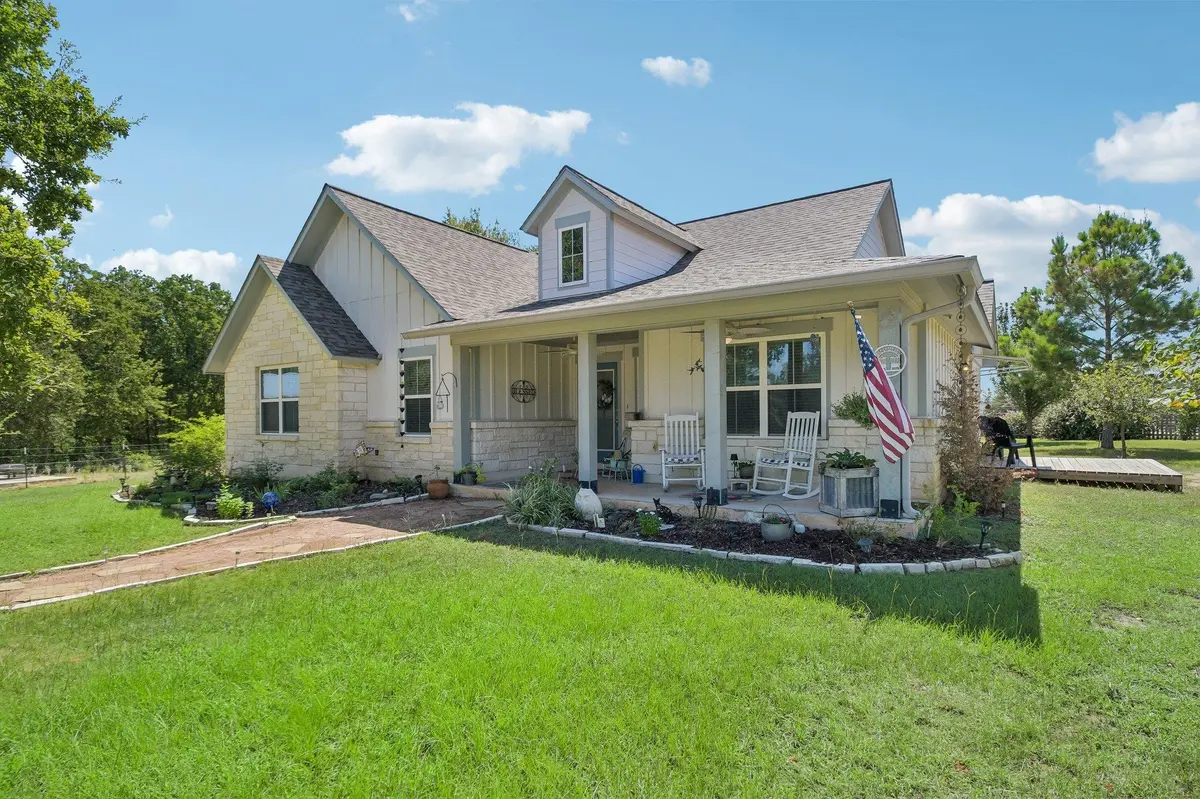 596 Pleasant Grove LOOP, Elgin, TX 78621